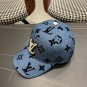 LV classic baseball cap, a versatile item that looks great no matter how you pair it (70)