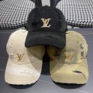 LV classic baseball cap, a versatile item that looks great no matter how you pair it (79)