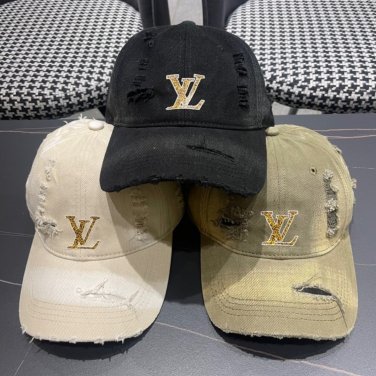 LV classic baseball cap, a versatile item that looks great no matter how you pair it (79)