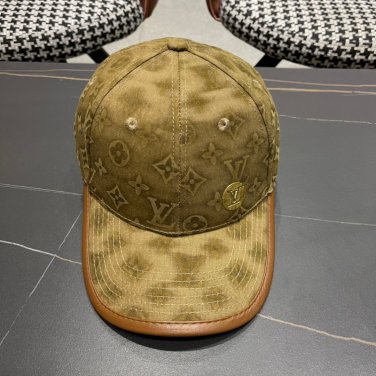 LV classic baseball cap, a versatile item that looks great no matter how you pair it (91)