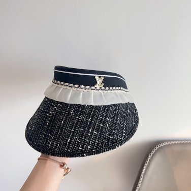 LV classic baseball cap, a versatile item that looks great no matter how you pair it (94)