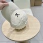 LV classic baseball cap, a versatile item that looks great no matter how you pair it (98)