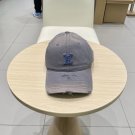 LV classic baseball cap, a versatile item that looks great no matter how you pair it (99)