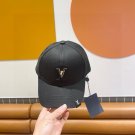 LV classic baseball cap, a versatile item that looks great no matter how you pair it (107)