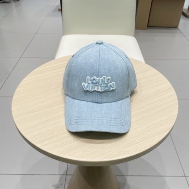 LV classic baseball cap, a versatile item that looks great no matter how you pair it (108)
