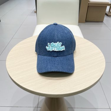 LV classic baseball cap, a versatile item that looks great no matter how you pair it (109)