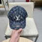 LV classic baseball cap, a versatile item that looks great no matter how you pair it (111)