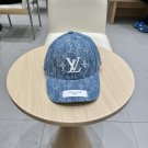 LV classic baseball cap, a versatile item that looks great no matter how you pair it (112)