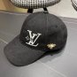 LV classic baseball cap, a versatile item that looks great no matter how you pair it (113)