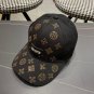 LV classic baseball cap, a versatile item that looks great no matter how you pair it (116)