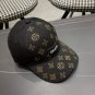 LV classic baseball cap, a versatile item that looks great no matter how you pair it (116)