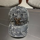 LV classic baseball cap, a versatile item that looks great no matter how you pair it (120)