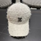 LV classic baseball cap, a versatile item that looks great no matter how you pair it (135)
