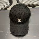LV classic baseball cap, a versatile item that looks great no matter how you pair it (136)