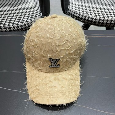 LV classic baseball cap, a versatile item that looks great no matter how you pair it (138)