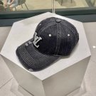 LV classic baseball cap, a versatile item that looks great no matter how you pair it (139)