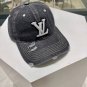 LV classic baseball cap, a versatile item that looks great no matter how you pair it (139)
