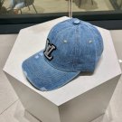 LV classic baseball cap, a versatile item that looks great no matter how you pair it (141)