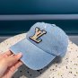 LV classic baseball cap, a versatile item that looks great no matter how you pair it (147)