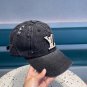 LV classic baseball cap, a versatile item that looks great no matter how you pair it (149)