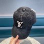 LV classic baseball cap, a versatile item that looks great no matter how you pair it (149)