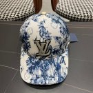 LV classic baseball cap, a versatile item that looks great no matter how you pair it (158)