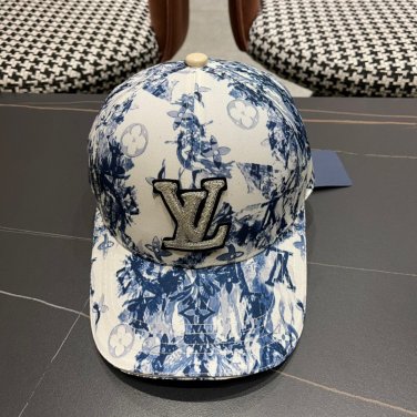 LV classic baseball cap, a versatile item that looks great no matter how you pair it (158)