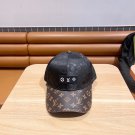LV classic baseball cap, a versatile item that looks great no matter how you pair it (173)