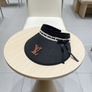 LV classic baseball cap, a versatile item that looks great no matter how you pair it (183)