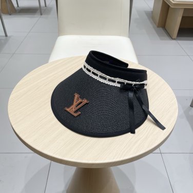LV classic baseball cap, a versatile item that looks great no matter how you pair it (183)