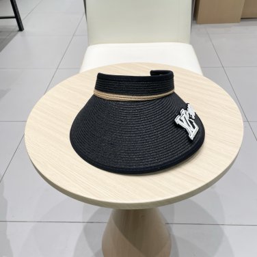 LV classic baseball cap, a versatile item that looks great no matter how you pair it (186)