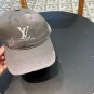LV classic baseball cap, a versatile item that looks great no matter how you pair it (194)