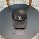 LV classic baseball cap, a versatile item that looks great no matter how you pair it (198)