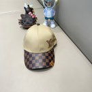 LV classic baseball cap, a versatile item that looks great no matter how you pair it (211)