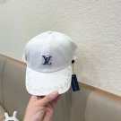 LV classic baseball cap, a versatile item that looks great no matter how you pair it (215)