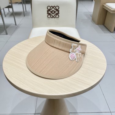LV classic baseball cap, a versatile item that looks great no matter how you pair it (219)