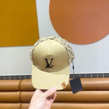 LV classic baseball cap, a versatile item that looks great no matter how you pair it (223)