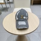 LV classic baseball cap, a versatile item that looks great no matter how you pair it (226)