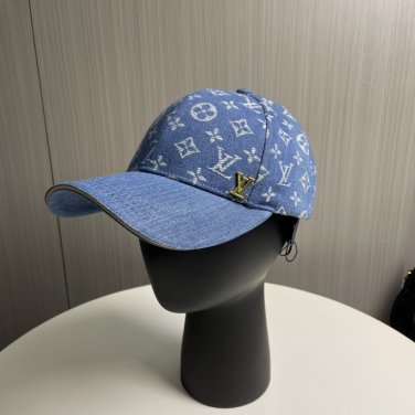 LV classic baseball cap, a versatile item that looks great no matter how you pair it (232)