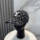 LV classic baseball cap, a versatile item that looks great no matter how you pair it (235)