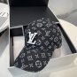 LV classic baseball cap, a versatile item that looks great no matter how you pair it (235)