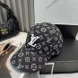 LV classic baseball cap, a versatile item that looks great no matter how you pair it (235)
