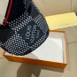 New LV original single baseball cap, big V silk-screened (2)