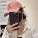 The classic baseball caps of LV (LV) embody the retro beauty that is popular