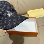 The new original single baseball cap of LV, with silk-screened letters (2)