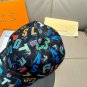 The new original single baseball cap of LV, with silk-screened letters