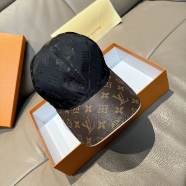 The new original single baseball cap of LV(LV), with embossed patterns (3)