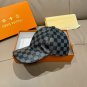 The new LV original single baseball cap with print, made of top-grain cowhide (65)