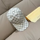 The new LV original single baseball cap with print, made of top-grain cowhide (64)
