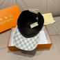 The new LV original single baseball cap with print, made of top-grain cowhide (64)